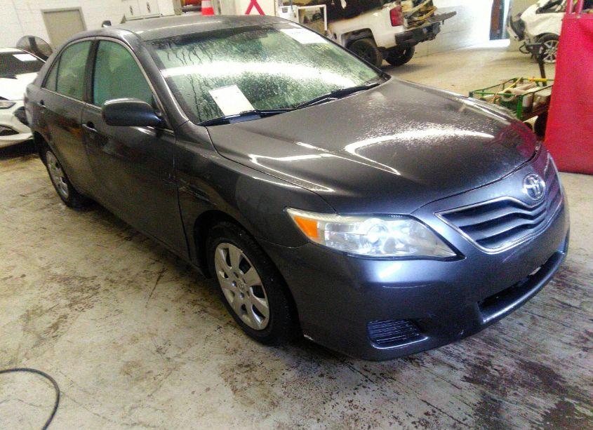 2010 Toyota Camry LE (VIN 4T1BF3EK6AU031083) main photo