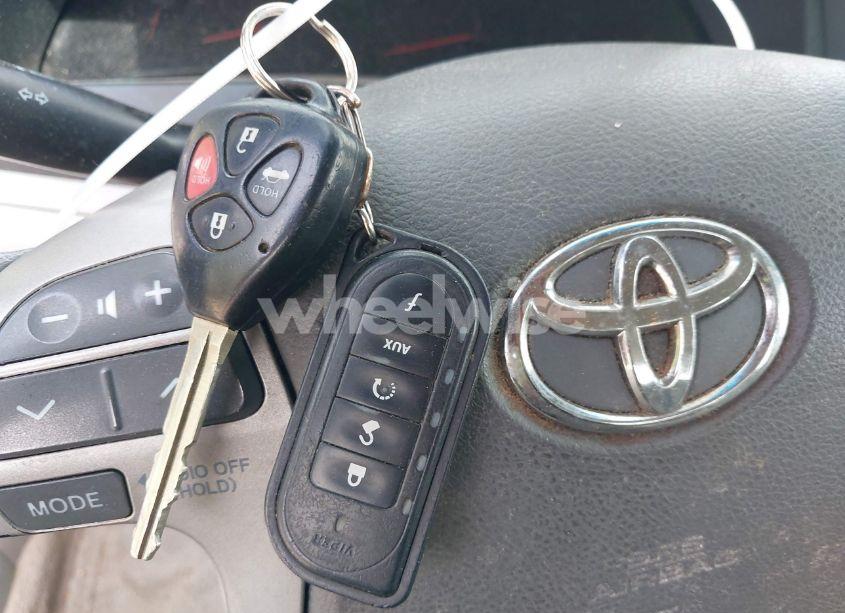 Photo 11 of 2010 Toyota Camry LE (VIN 4T1BF3EK6AU040947)