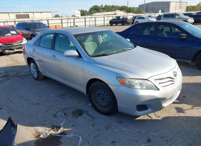 2010 Toyota Camry LE (VIN 4T1BF3EK6AU051916) main photo