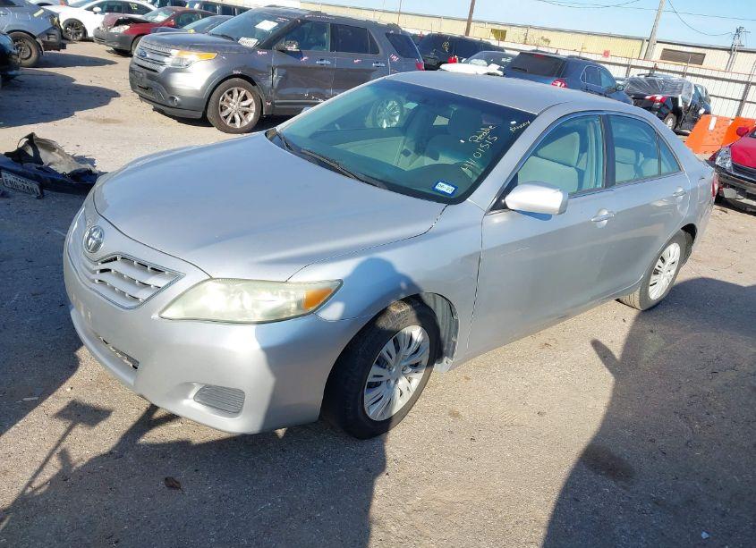 Photo 2 of 2010 Toyota Camry LE (VIN 4T1BF3EK6AU051916)
