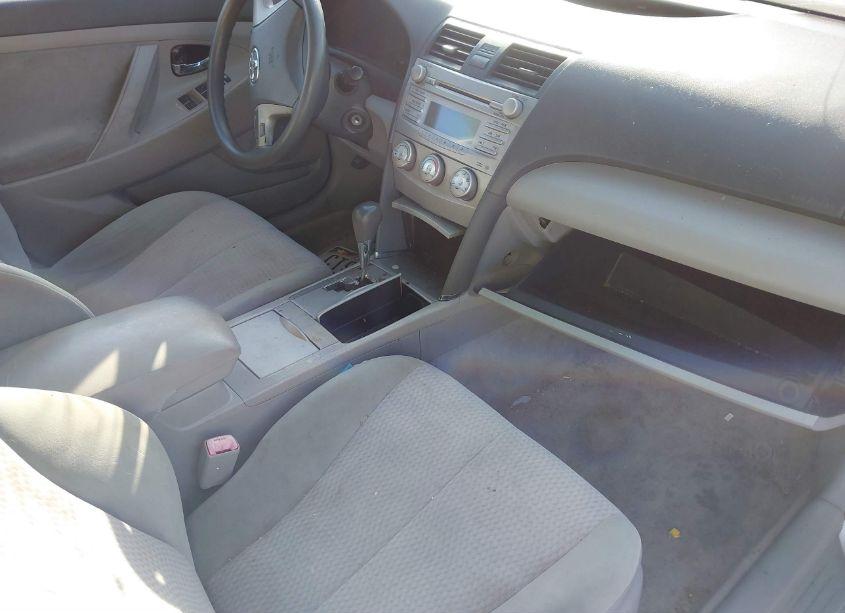 Photo 5 of 2010 Toyota Camry LE (VIN 4T1BF3EK6AU051916)