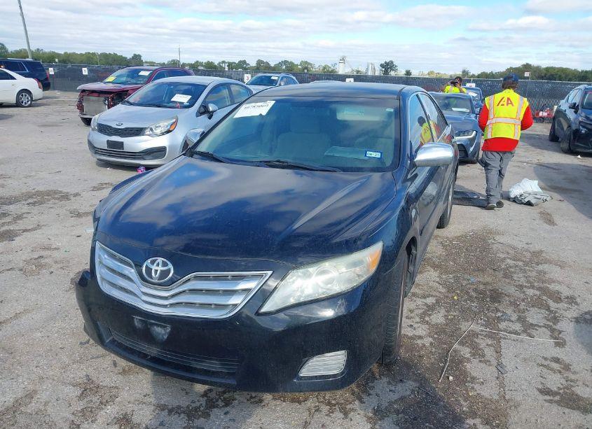 Photo 2 of 2010 Toyota Camry LE (VIN 4T1BF3EK6AU075942)