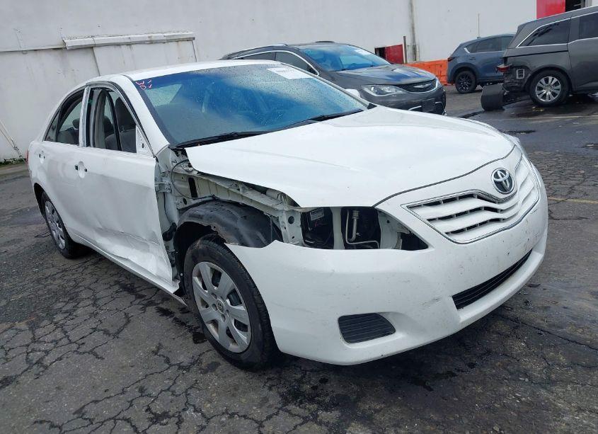 2010 Toyota Camry LE (VIN 4T1BF3EK6AU539974) main photo