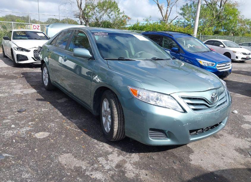 2010 Toyota Camry LE (VIN 4T1BF3EK6AU562591) main photo