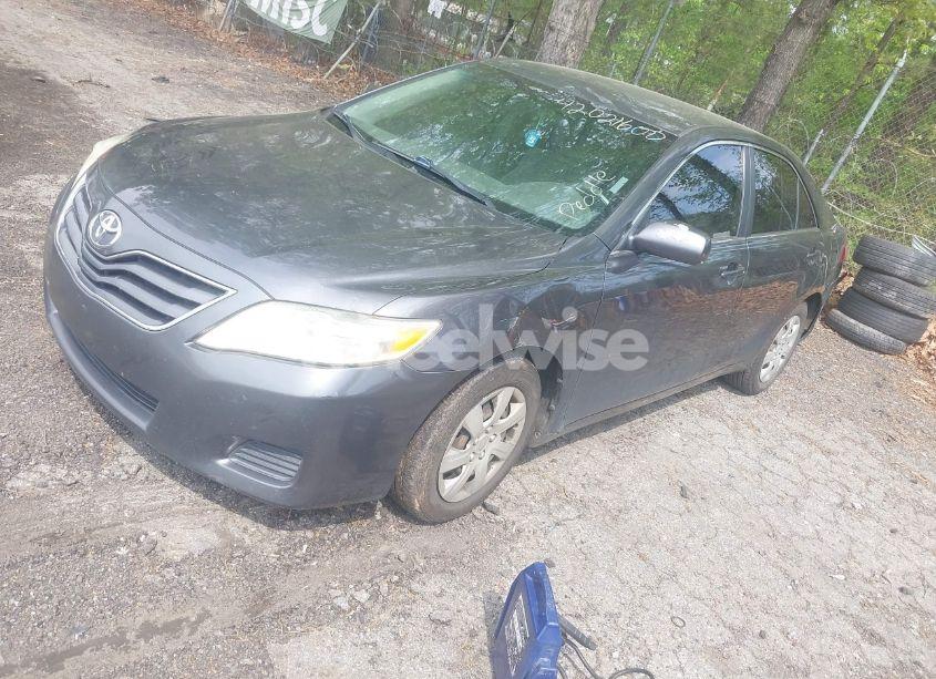 Photo 2 of 2011 Toyota Camry LE (VIN 4T1BF3EK6BU129757)