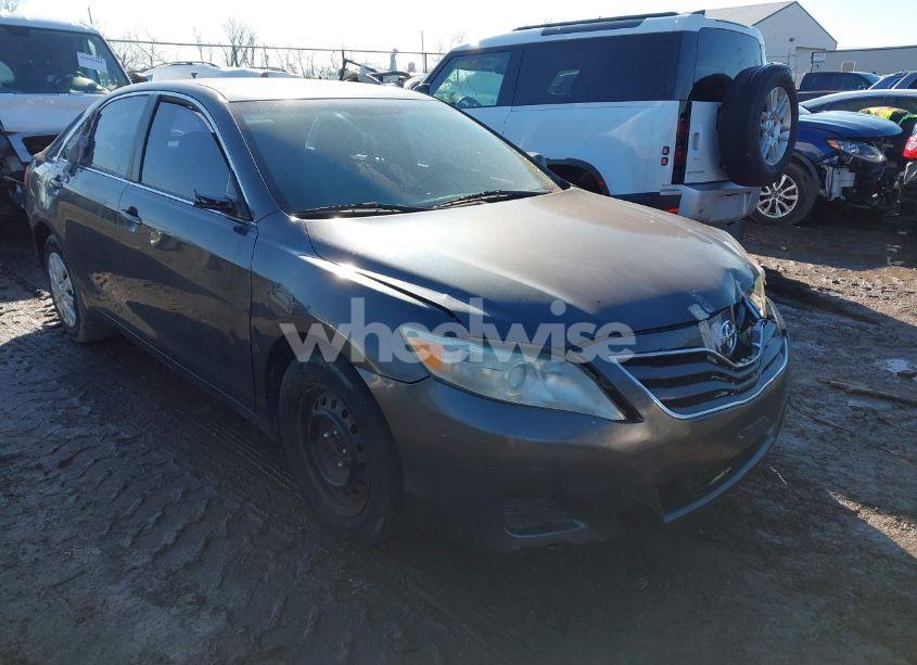 2011 Toyota Camry LE (VIN 4T1BF3EK6BU135400) main photo
