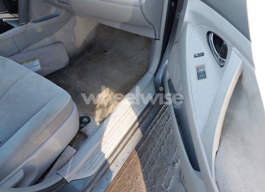 Photo 5 of 2011 Toyota Camry LE (VIN 4T1BF3EK6BU135400)