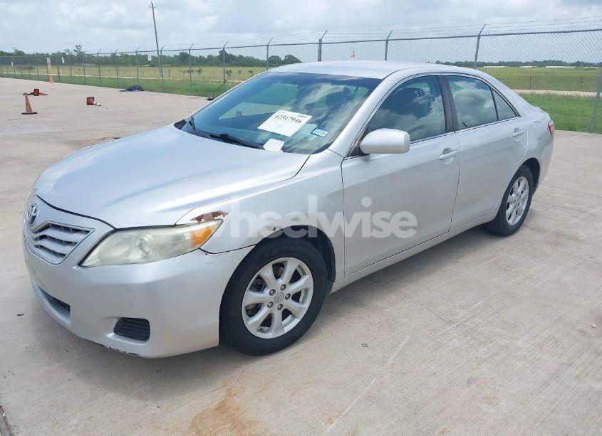 Photo 2 of 2011 Toyota Camry LE (VIN 4T1BF3EK6BU136109)
