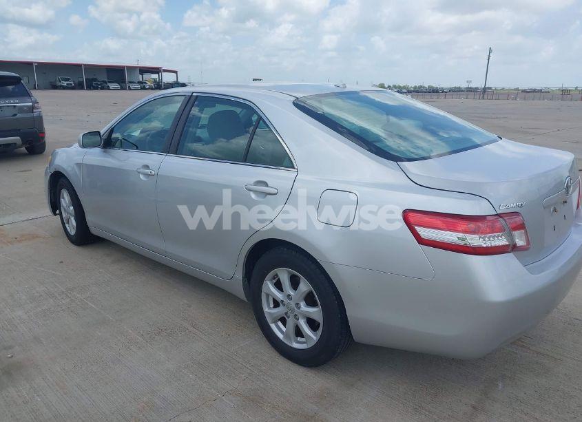 Photo 3 of 2011 Toyota Camry LE (VIN 4T1BF3EK6BU136109)