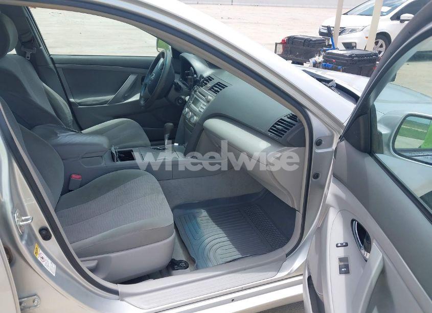 Photo 5 of 2011 Toyota Camry LE (VIN 4T1BF3EK6BU136109)