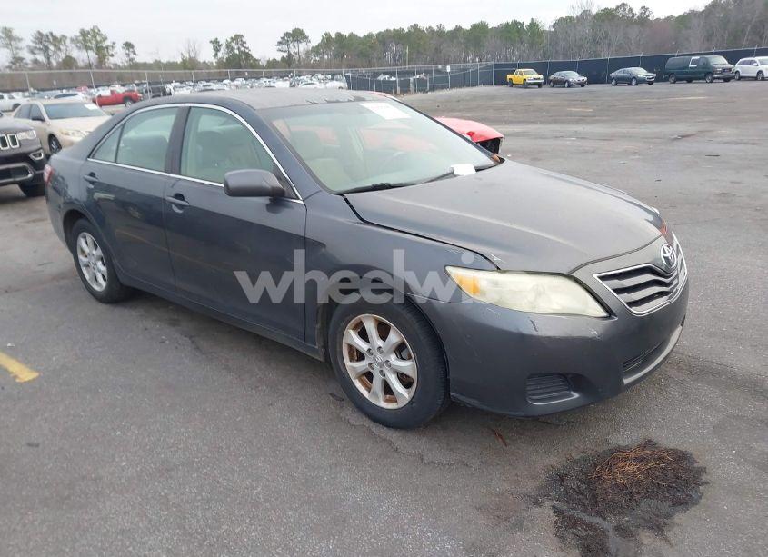 2011 Toyota Camry LE (VIN 4T1BF3EK6BU141553) main photo