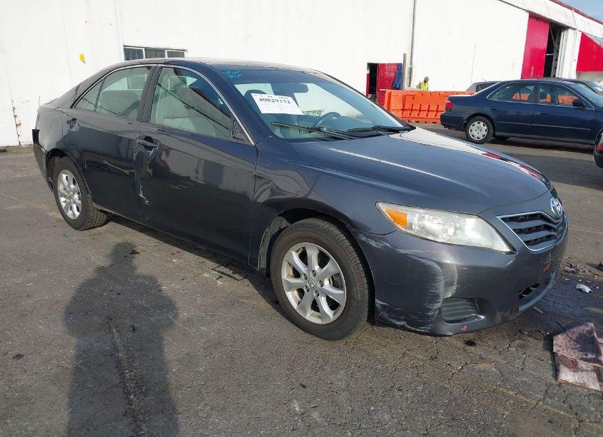 2011 Toyota Camry LE (VIN 4T1BF3EK6BU155890) main photo