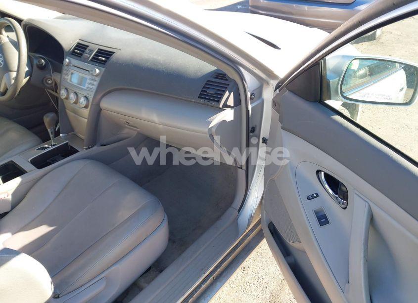 Photo 5 of 2011 Toyota Camry LE (VIN 4T1BF3EK6BU169868)