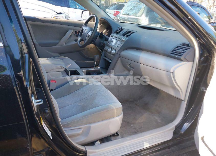 Photo 5 of 2011 Toyota Camry LE (VIN 4T1BF3EK6BU184628)