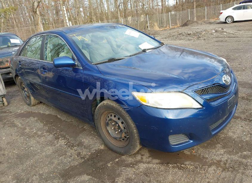 2011 Toyota Camry LE (VIN 4T1BF3EK6BU592322) main photo