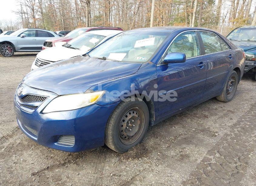 Photo 2 of 2011 Toyota Camry LE (VIN 4T1BF3EK6BU592322)