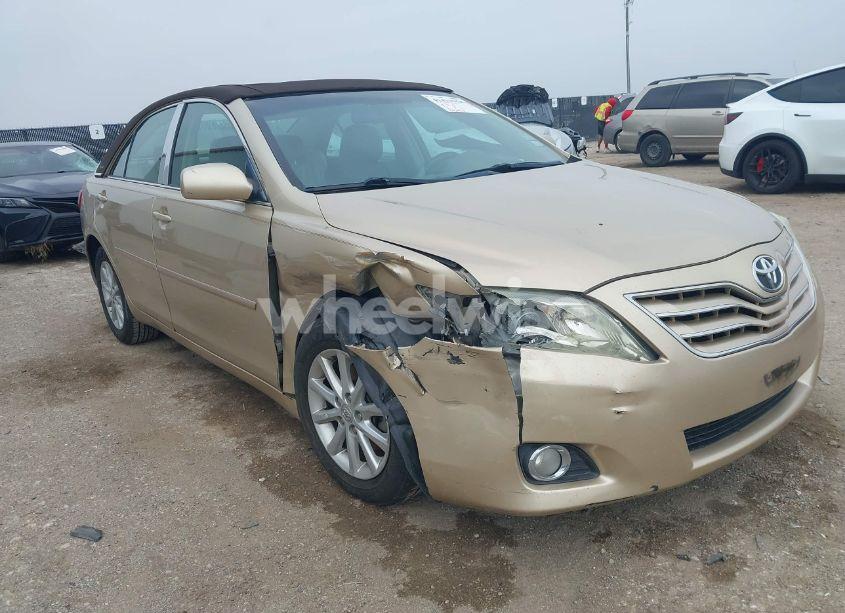 2011 Toyota Camry XLE (VIN 4T1BF3EK6BU619566) main photo