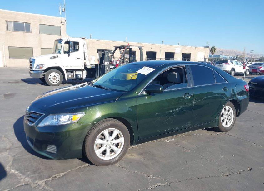 Photo 2 of 2011 Toyota Camry LE (VIN 4T1BF3EK6BU624556)