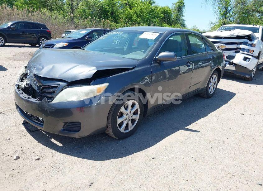 Photo 2 of 2011 Toyota Camry LE (VIN 4T1BF3EK6BU626047)