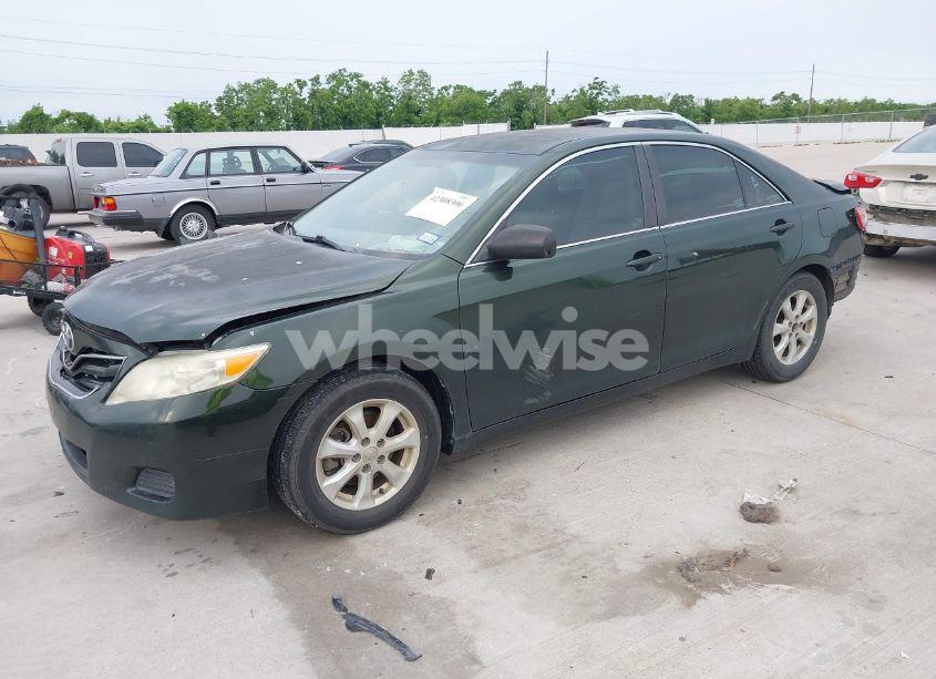 Photo 2 of 2011 Toyota Camry LE (VIN 4T1BF3EK6BU633211)