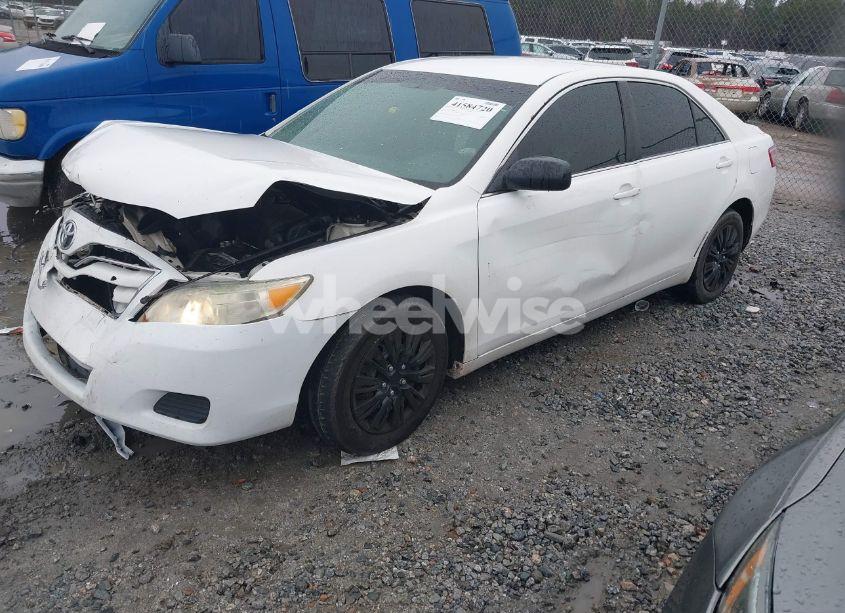 Photo 2 of 2011 Toyota Camry LE (VIN 4T1BF3EK6BU640174)