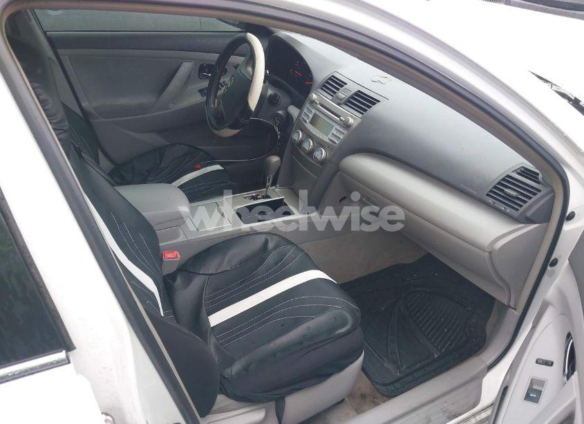 Photo 5 of 2011 Toyota Camry LE (VIN 4T1BF3EK6BU640174)