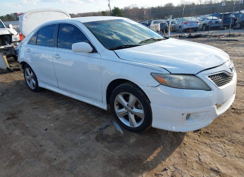 2011 Toyota Camry SE (VIN 4T1BF3EK6BU652745) main photo