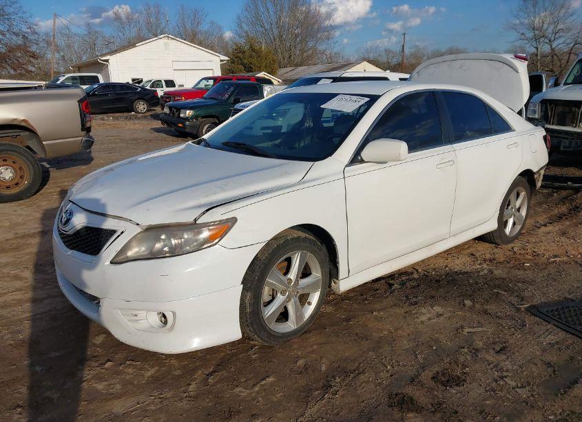 Photo 2 of 2011 Toyota Camry SE (VIN 4T1BF3EK6BU652745)