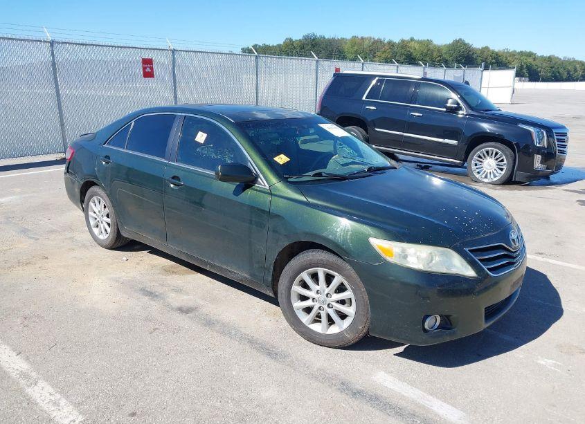 2011 Toyota Camry XLE (VIN 4T1BF3EK6BU656648) main photo