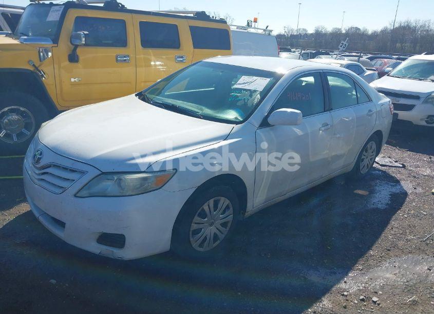 Photo 2 of 2011 Toyota Camry (VIN 4T1BF3EK6BU663230)