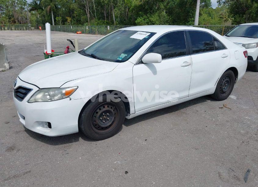 Photo 2 of 2011 Toyota Camry LE (VIN 4T1BF3EK6BU664491)