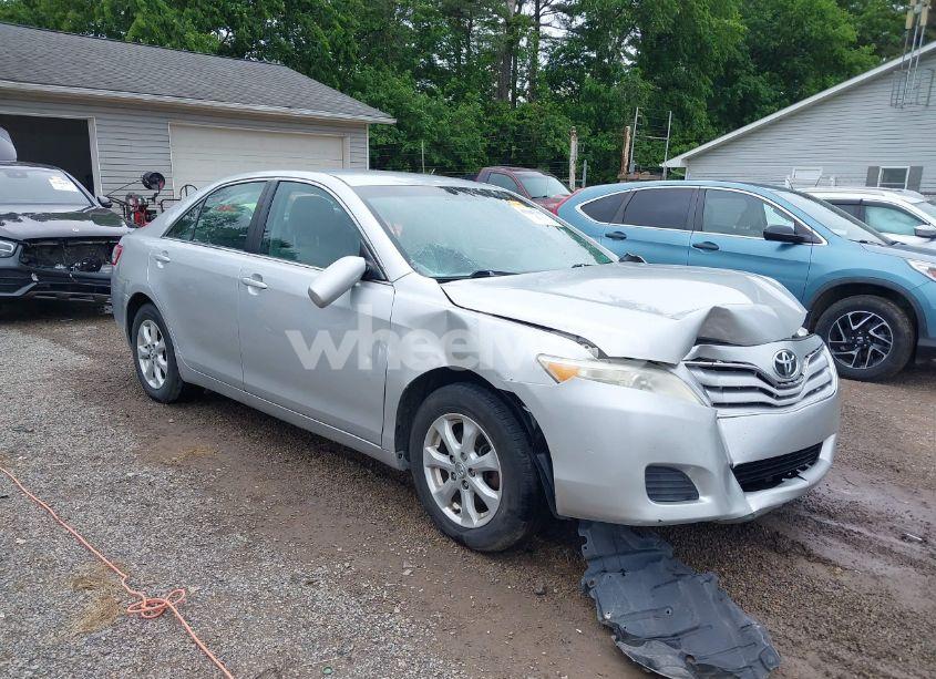 2011 Toyota Camry LE (VIN 4T1BF3EK6BU671814) main photo