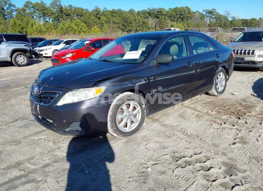 Photo 2 of 2011 Toyota Camry LE (VIN 4T1BF3EK6BU677760)