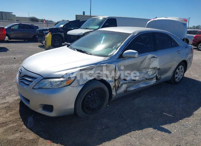 Photo 2 of 2011 Toyota Camry (VIN 4T1BF3EK6BU679752)