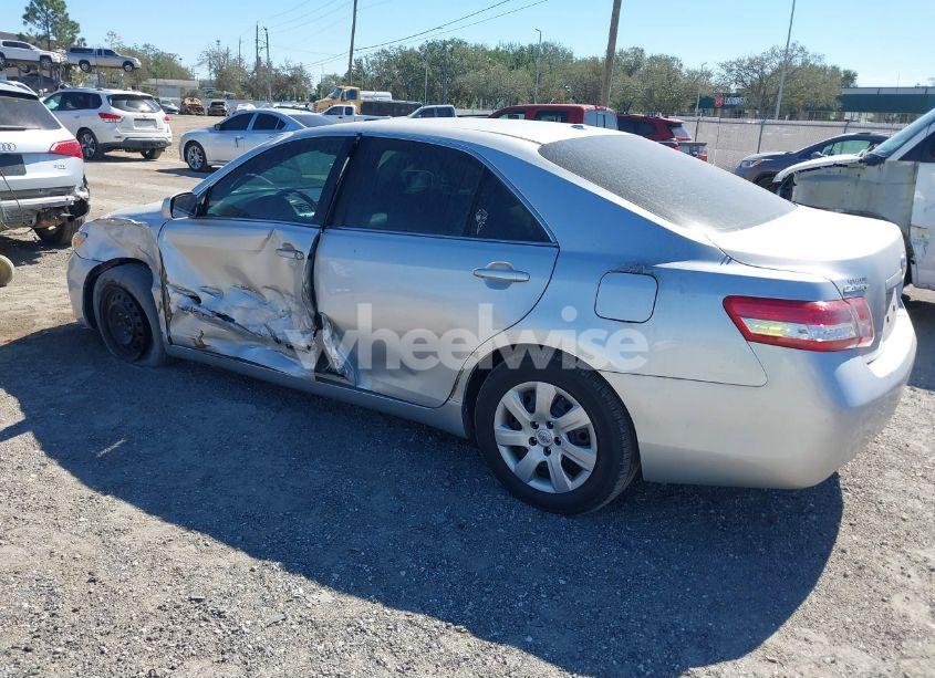 Photo 3 of 2011 Toyota Camry (VIN 4T1BF3EK6BU679752)