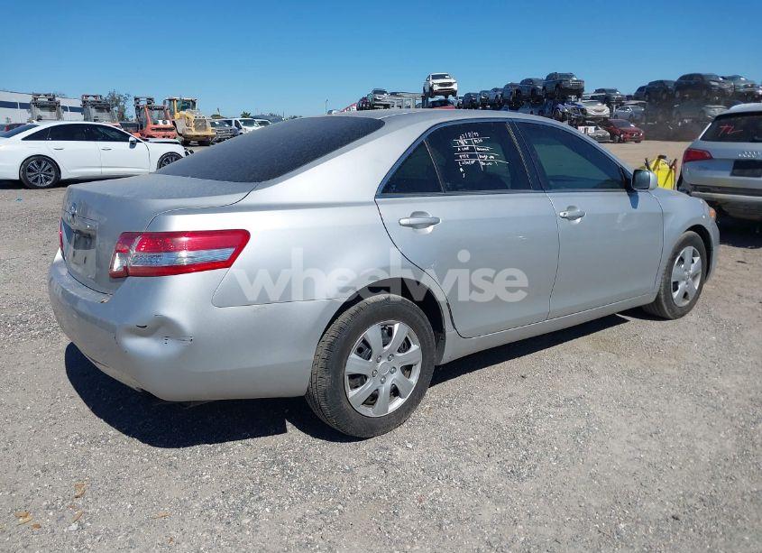 Photo 4 of 2011 Toyota Camry (VIN 4T1BF3EK6BU679752)