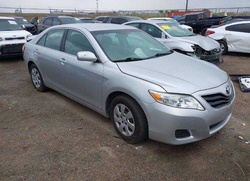 2011 Toyota Camry LE (VIN 4T1BF3EK6BU697216) main photo