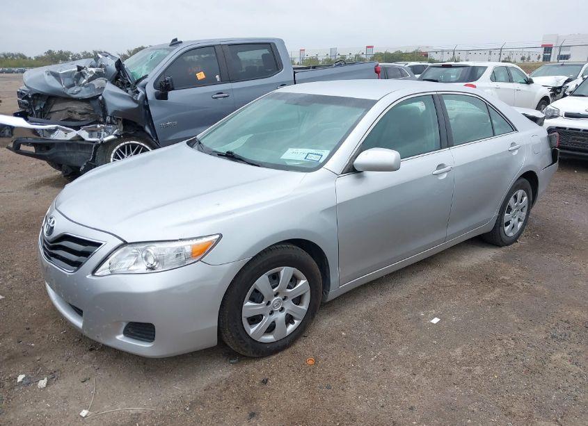 Photo 2 of 2011 Toyota Camry LE (VIN 4T1BF3EK6BU697216)