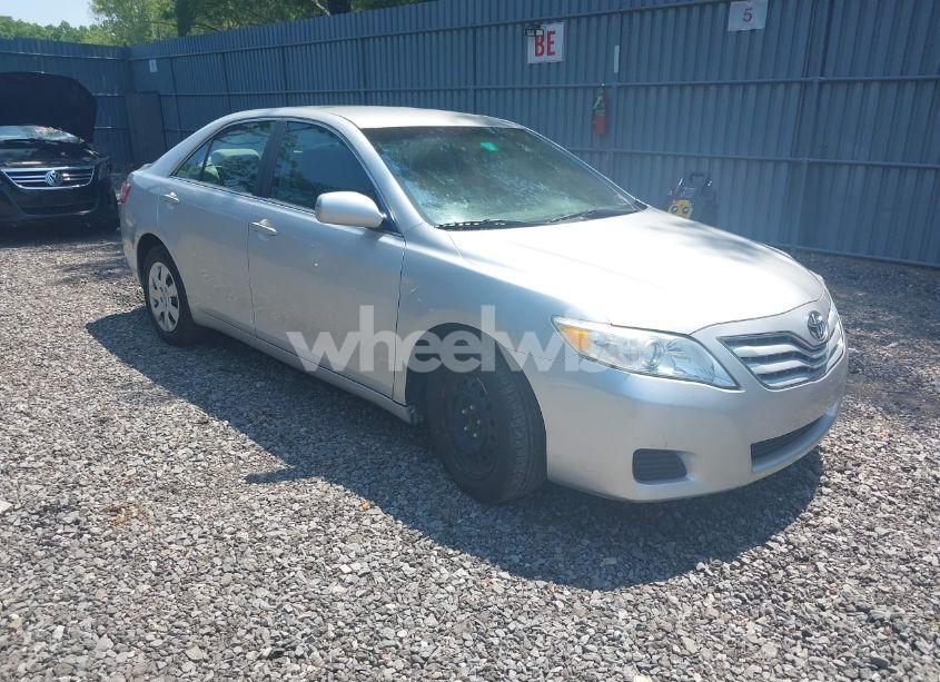 2011 Toyota Camry LE (VIN 4T1BF3EK6BU697376) main photo