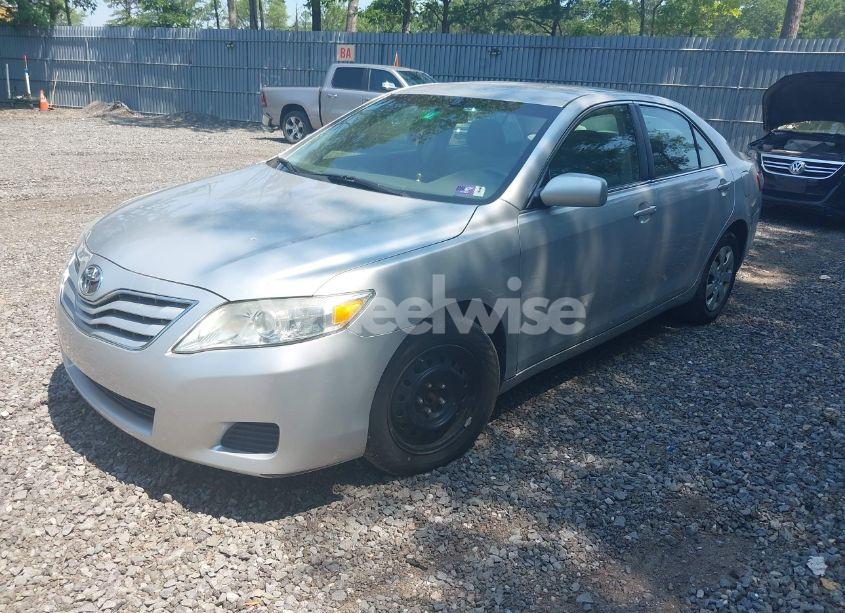 Photo 2 of 2011 Toyota Camry LE (VIN 4T1BF3EK6BU697376)