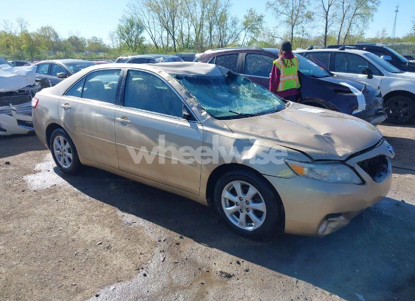 2011 Toyota Camry LE (VIN 4T1BF3EK6BU728402) main photo