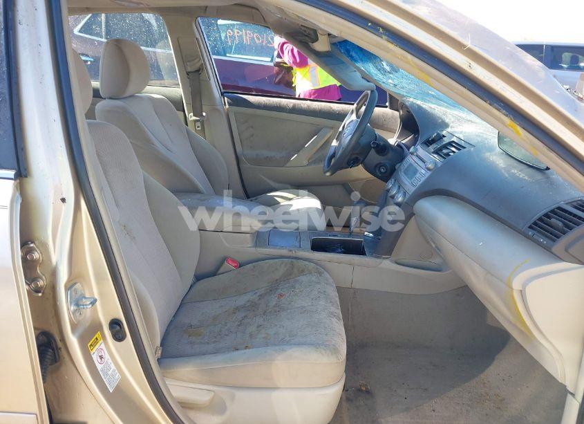 Photo 5 of 2011 Toyota Camry LE (VIN 4T1BF3EK6BU728402)