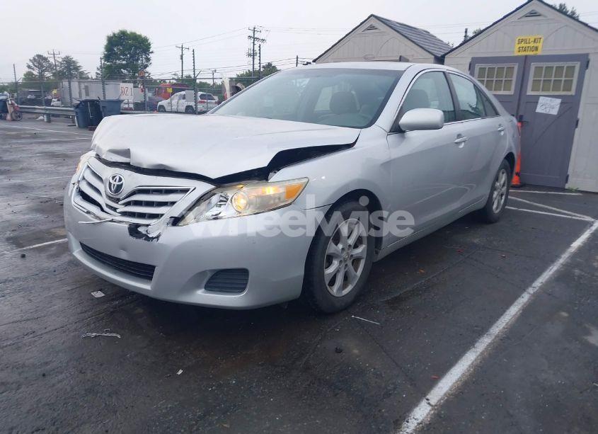 Photo 2 of 2011 Toyota Camry LE (VIN 4T1BF3EK6BU731445)