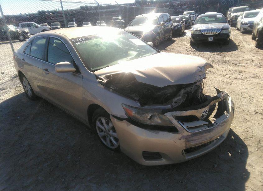 2011 Toyota Camry LE (VIN 4T1BF3EK6BU738671) main photo