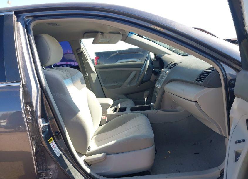 Photo 5 of 2011 Toyota Camry LE (VIN 4T1BF3EK6BU739089)