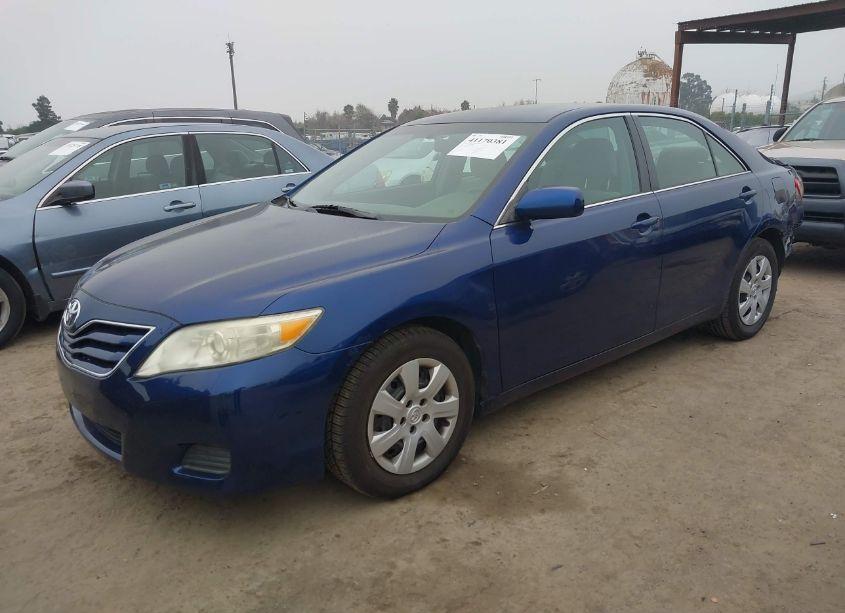 Photo 2 of 2011 Toyota Camry LE (VIN 4T1BF3EK6BU742364)