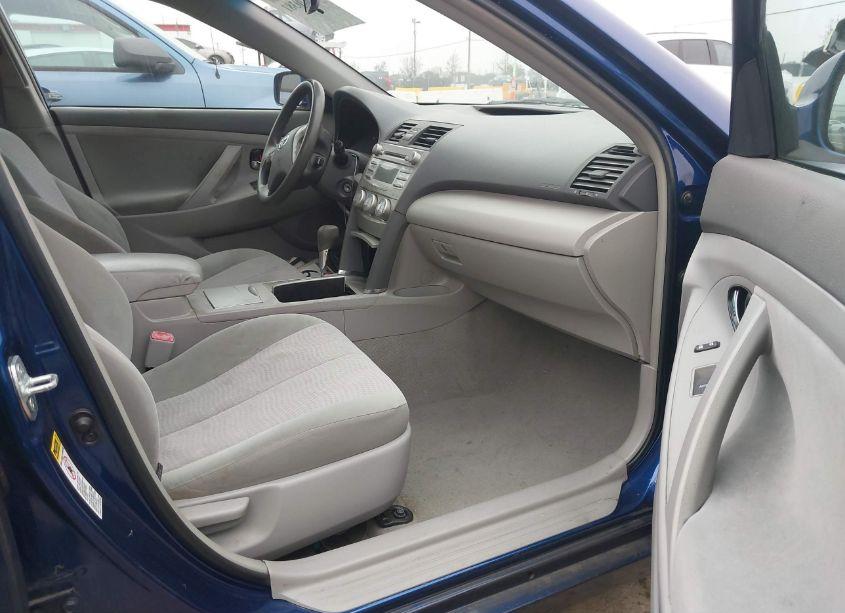 Photo 5 of 2011 Toyota Camry LE (VIN 4T1BF3EK6BU742364)