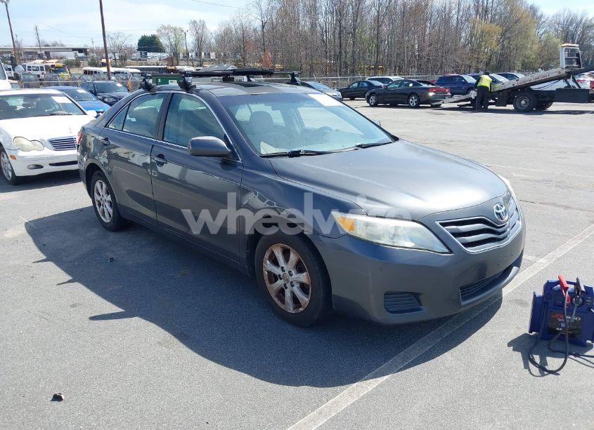 2011 Toyota Camry LE (VIN 4T1BF3EK6BU772366) main photo