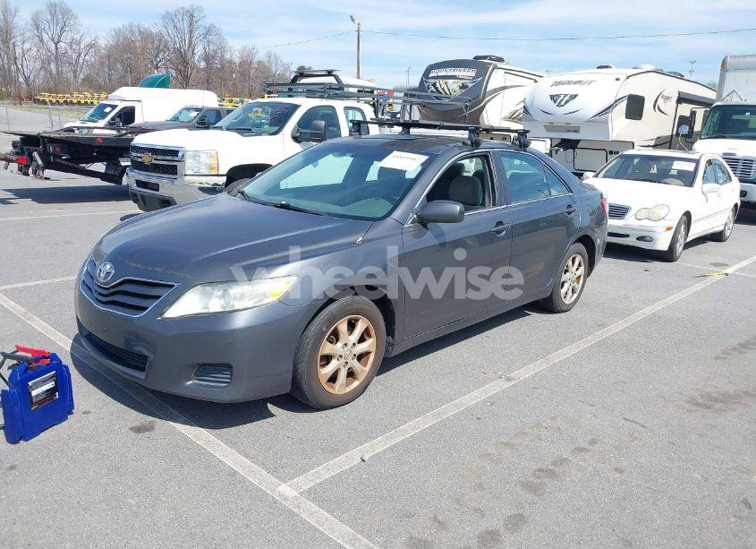 Photo 2 of 2011 Toyota Camry LE (VIN 4T1BF3EK6BU772366)