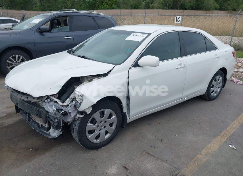 Photo 2 of 2011 Toyota Camry LE/SE/XLE (VIN 4T1BF3EK6BU775395)